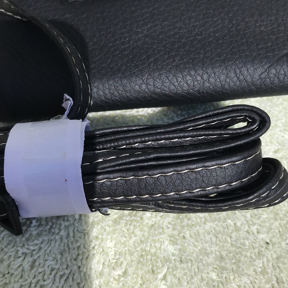 Le Tique  wristlet black and silver hardware defect see picture - Picture 2 of 10